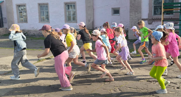 МЫ ЖИВЁМ В ГОСТЯХ У ЛЕТА.