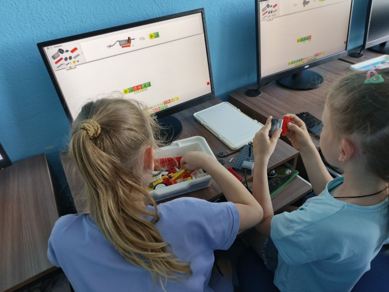 А У НАС КАНИКУЛЫ!.